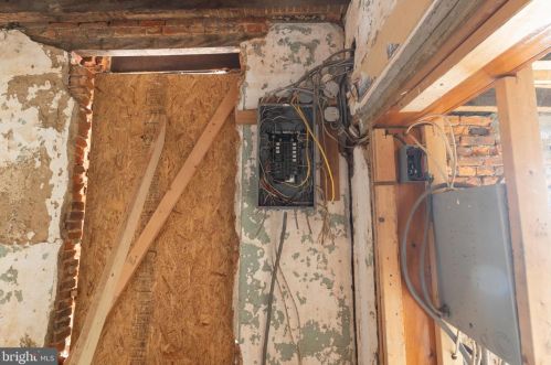 2320 2nd St, Philadelphia PA 19133-3303 exterior