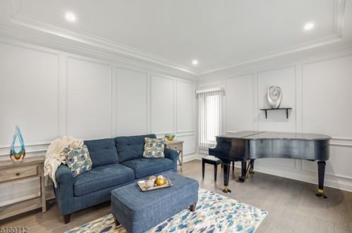 30 Mount Pleasant Pkwy, Livingston NJ  07039-2821 exterior