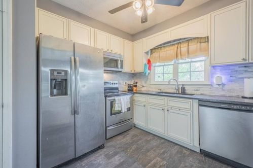 2802 Emerson Lake Dr, Lithonia GA  30078-6642 exterior