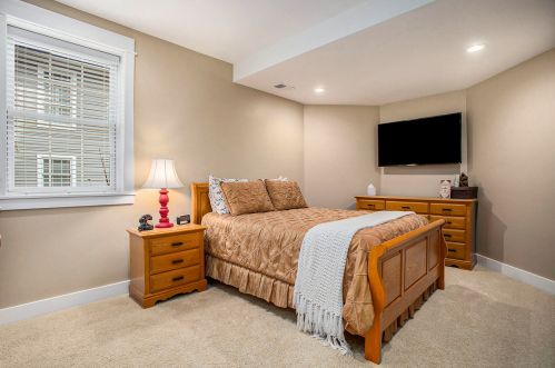 7180 Inverness Dr, Kalamazoo MI 49009-3935 exterior