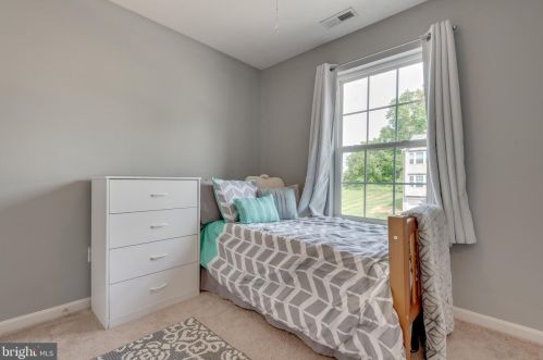 105 Knollwood Dr, Lancaster PA 17601-5613 exterior