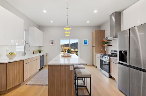 5105 Holmes St, Pittsburgh PA  15201-2433 exterior