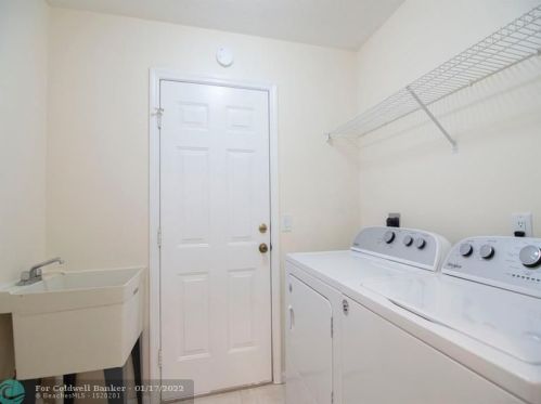 5777 Travelers Way, Fort Pierce FL 34982-4051 exterior