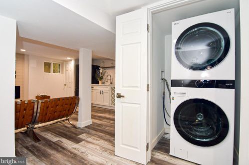 2911 17th St, Washington DC  20018-1825 exterior