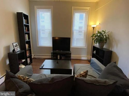 324 18 St, Philadelphia PA 19140-1014 exterior