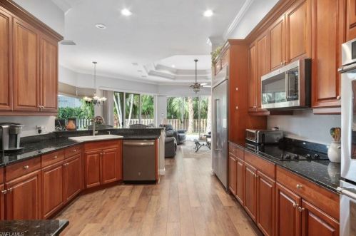 2034 Imperial Cir, Naples FL 34110-1089 exterior