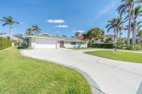 2870 Leeward Ln, Naples FL 34103-4038 exterior