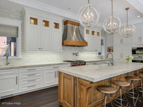 3720 Greenview Ave, Chicago IL 60613-3610 exterior