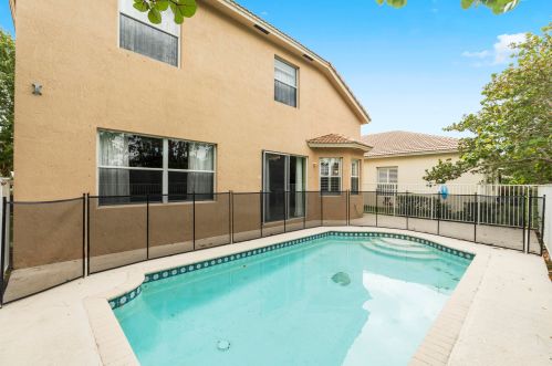 5725 Spanish Riv Rd, Fort Pierce FL exterior