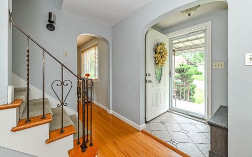 109 Hilglor Dr, Pittsburgh, PA 15209-1431