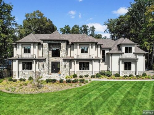 38 Orchard Rd, Demarest, NJ 07627-1619