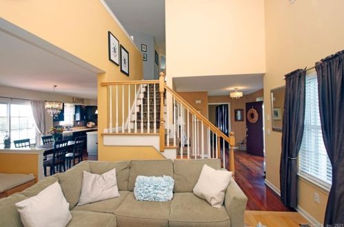 16 Highland Ave, Ellington CT 06029-3796 exterior