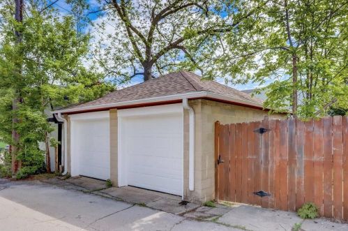 117 65, Milwaukee WI 53213-4018 exterior