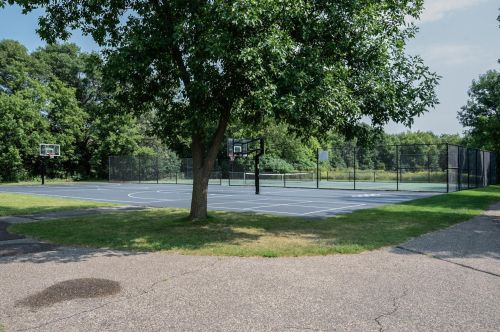 8424 Ashford Rd, Saint Paul MN 55125-8481 exterior