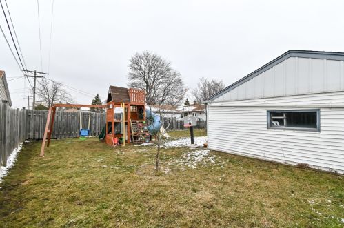 4017 54 St, Milwaukee WI 53220-2613 exterior