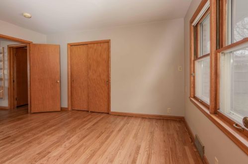 5796 Kinnickinnic Riv Pkwy, Milwaukee WI 53219-2231 exterior