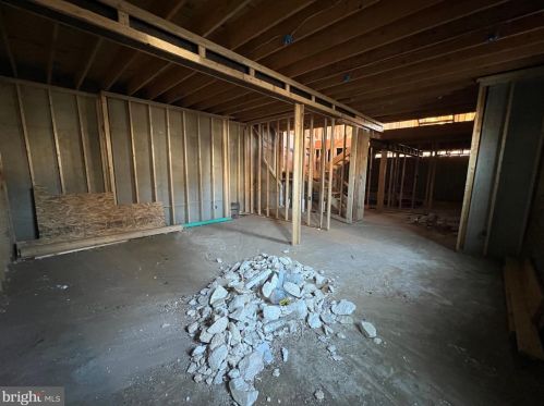 6627 Lincoln Dr, Philadelphia PA exterior