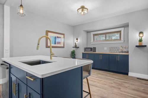 109 Rhodes Ave, Pittsburgh PA  15220-2615 exterior