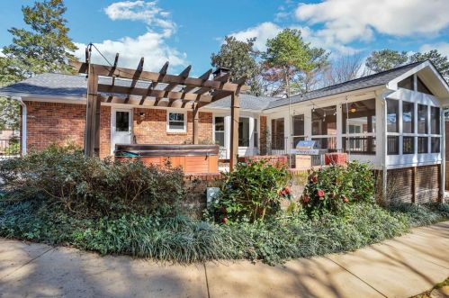 1189 Dunwoody Knl Dr, Atlanta GA 30338-3218 exterior