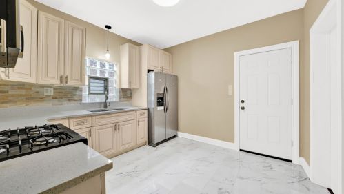 5820 Campbell Ave, Chicago IL 60659-5011 exterior