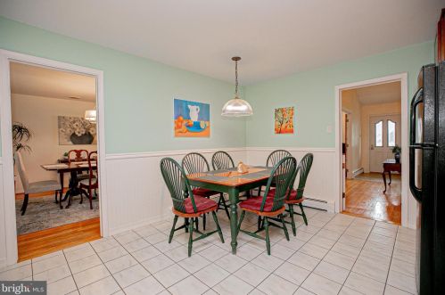 66 Red Lion Rd, Huntingdon Valley PA 19006-6436 exterior