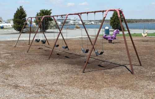 1413 Daytona Rd, Lacey NJ 08731-5016 exterior