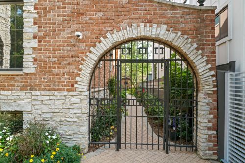 3753 Tripp Ave, Chicago IL 60803-1832 exterior