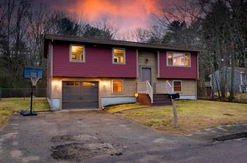 7 Jade Rd, Coventry, RI 02816-4316