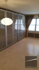 3022 74th St, Flushing NY  11370-1402 exterior