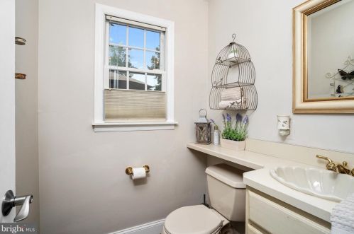 50 Crestwood Dr, Trenton NJ 08690-1938 exterior