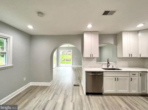 5910 Brookview Dr, Alexandria VA 22310-1819 exterior