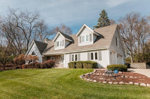 10430 Pine Ridge Rd, Milwaukee, WI 53228-3223