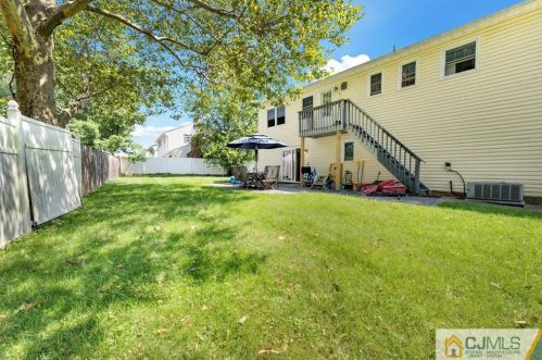 28 Baltic St, Edison NJ 08820-2725 exterior