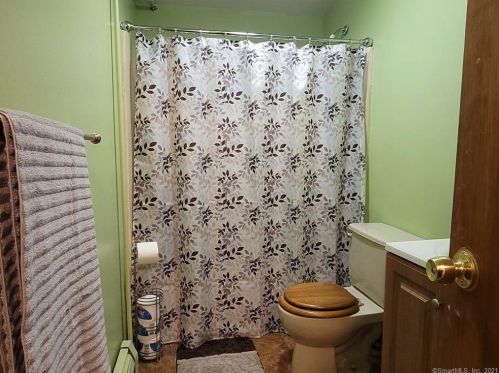 61 Mt Pleasant St, Derby CT 06418-2043 exterior