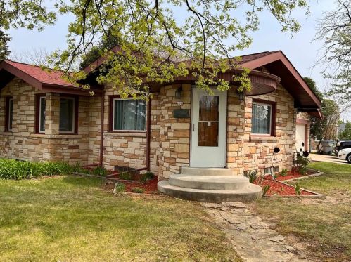 400 95, Milwaukee WI 53225-2612 exterior