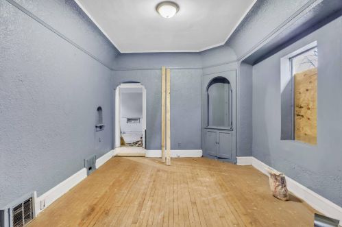 2870 28th St, Milwaukee, WI 53210-2004