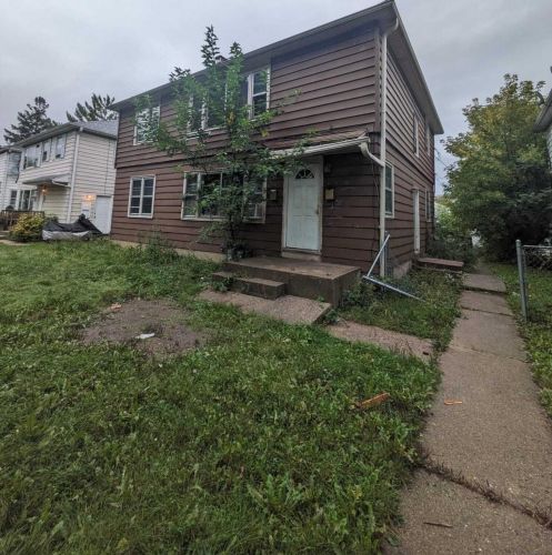 5908 37th St, Milwaukee, WI 53221-4622