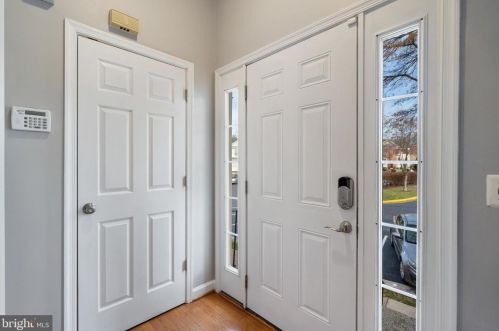 6102 Joust Ln, Alexandria VA  22315-4807 exterior