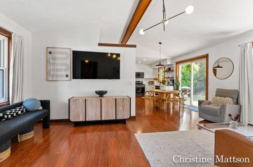 1233 Kreiser Ter, Grand Rapids MI 49506-4082 exterior