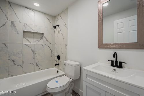 5039 18 Ave, Phoenix AZ 85015-6121 exterior