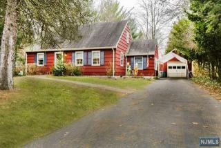 743 Westwood Ave, Westwood, NJ 07675-6639