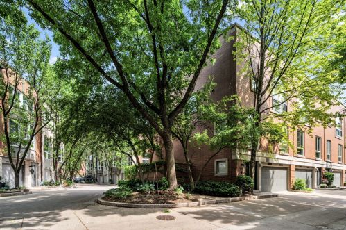 2673 Greenview Ave, Chicago, IL 60614-1182