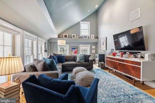 128 Bainbridge St, Philadelphia PA  19147-2402 exterior