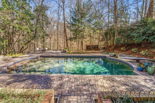 1129 Mason Wood Dr, Atlanta GA 30329-3803 exterior