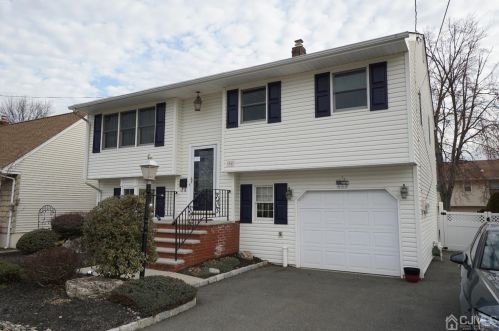 96 Pleasant Ave, Iselin, NJ 08830-2374