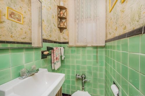 256 260th St, Bronx NY 10471-1822 exterior