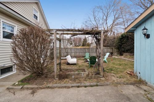 73 Gray St, Providence RI 02904-4702 exterior