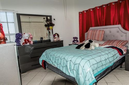 4800 26 Pl, Naples FL 34116-6934 exterior