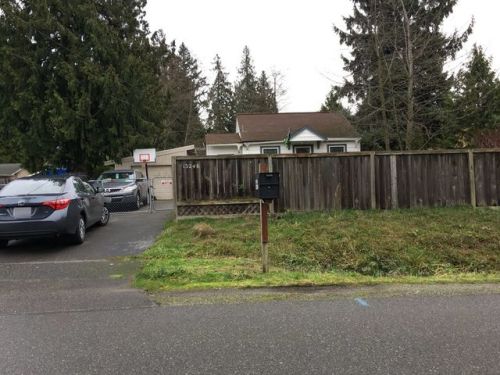 13248 10th Ave, Seattle WA  98146-2264 exterior