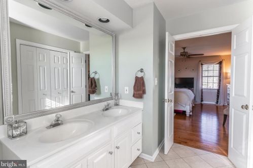 1121 Sunwood Ln, Lancaster PA  17601-7104 exterior